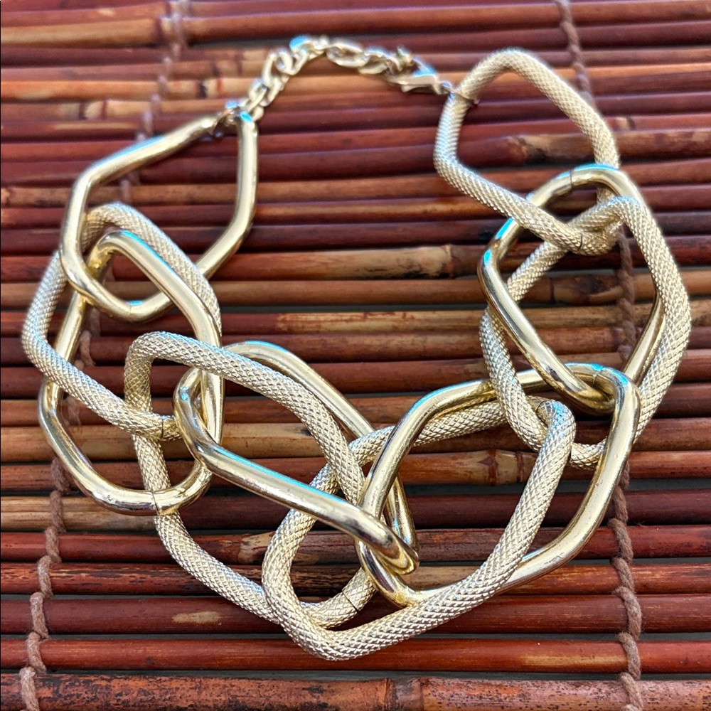 Chunky Gold Large Link Choker Necklace 14”-16.5” - Picture 4 of 5
